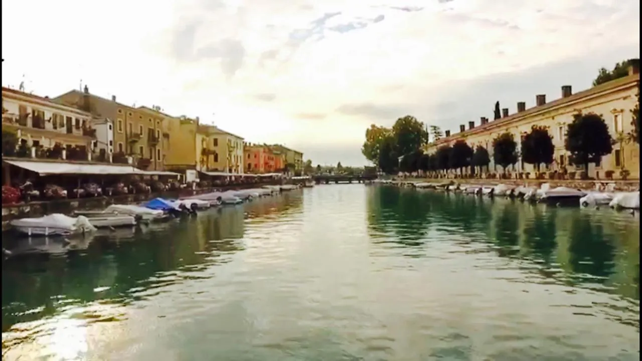 Fiori Sull'Acqua Apartments Peschiera del Garda 0*,  Italy