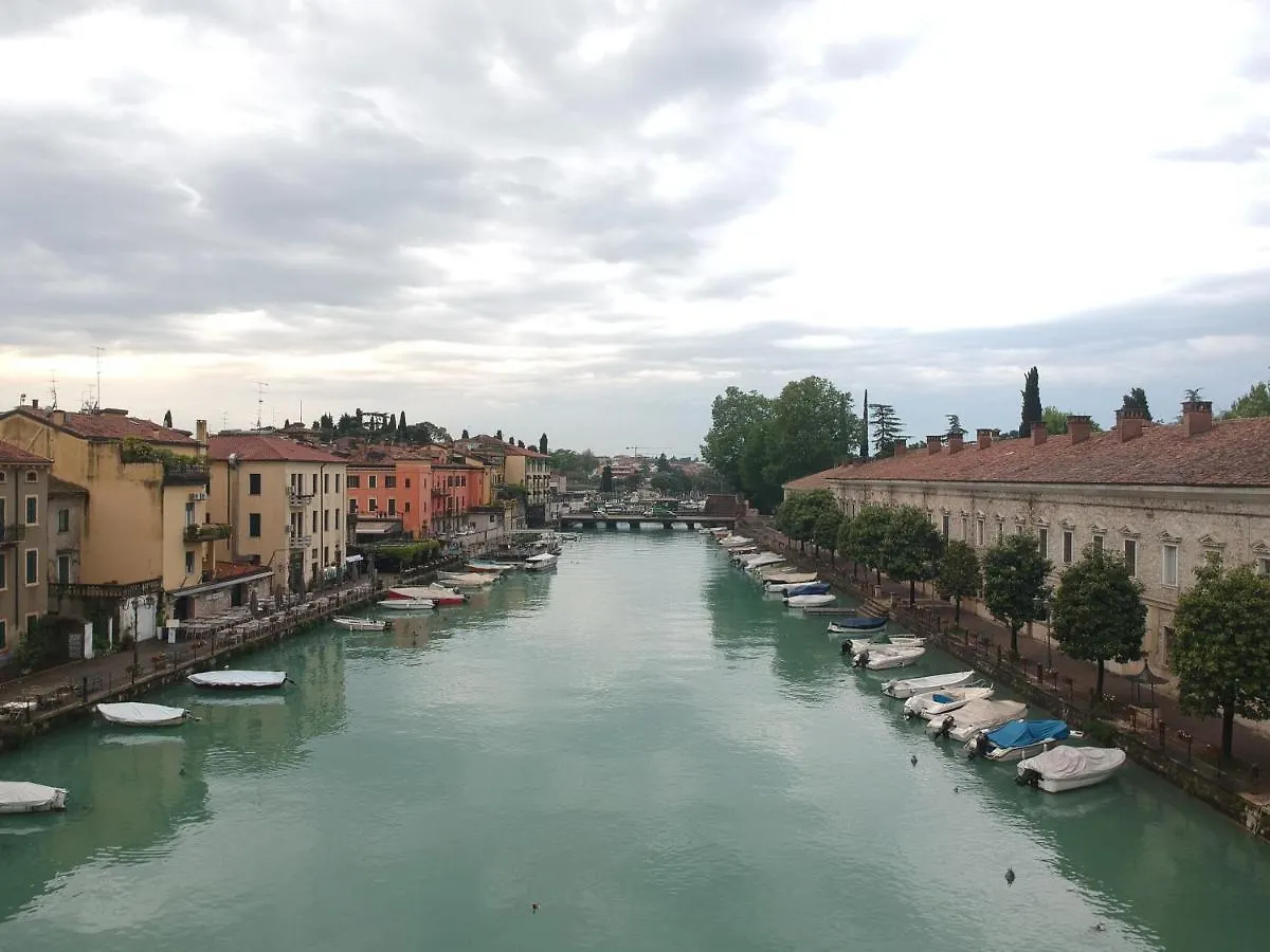 Fiori Sull'Acqua Apartments Peschiera del Garda 0*,  Italy